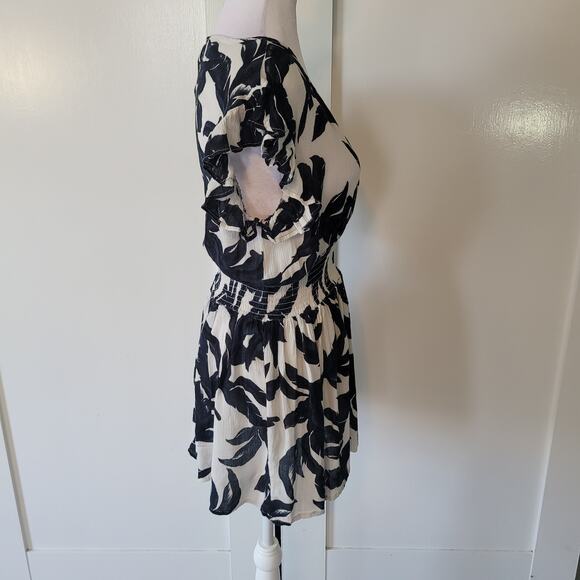 Elan Size S Leaf Print Mini Dress Black White Short Flutter Sleeve Cinched - Picture 4 of 11